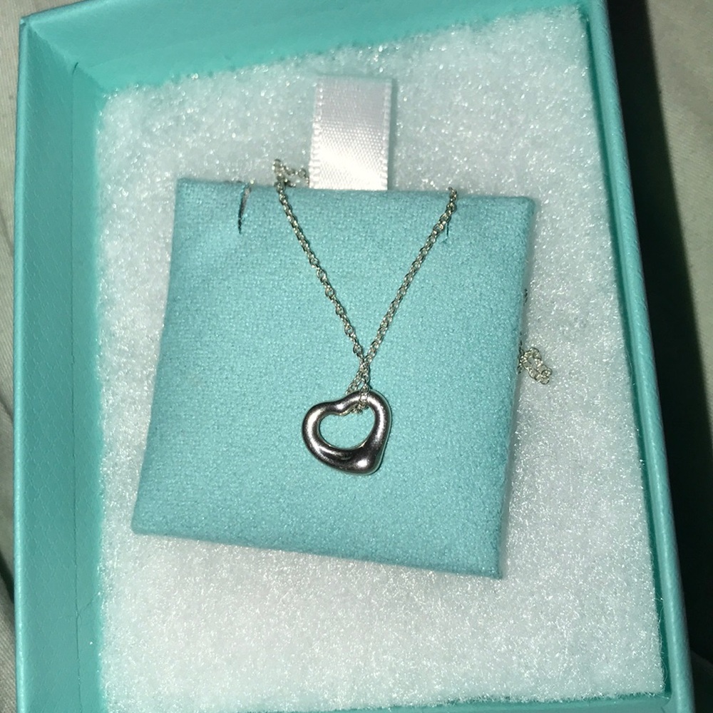 AUTHENTIC TIFFANYS NECKLACE